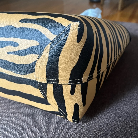NWT Coach City Tote With Tiger Print - Picture 6 of 12